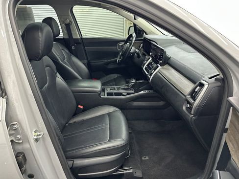 Used 2022 Kia Sorento EX w/ Panoramic Sunroof Package FWD image 10