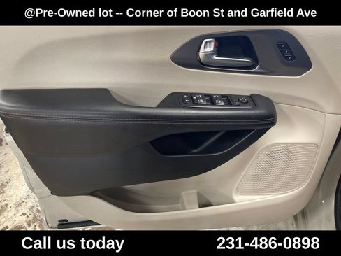 Used 2020 Chrysler Pacifica Touring-L Plus FWD image 15