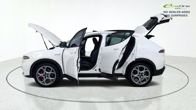 Used 2024 Alfa Romeo Tonale Veloce w/ Active Assist Package AWD/4WD image 14