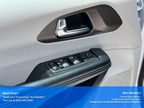 Used 2021 Chrysler Voyager L FWD image 6