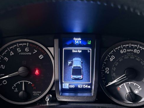 Used 2022 Toyota Tacoma TRD Off-Road image 23