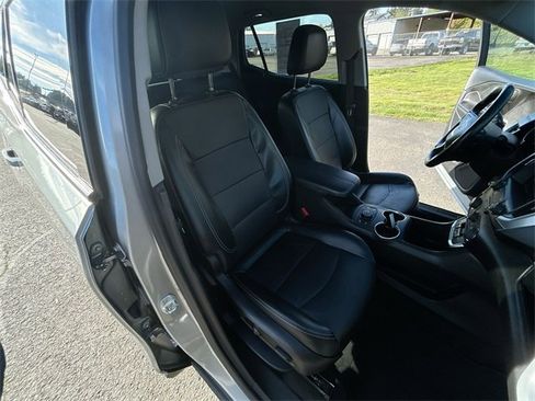 Used 2023 GMC Terrain SLT image 27