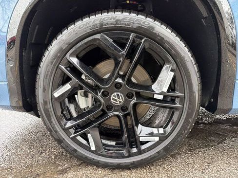 New 2026 Volkswagen Tiguan SE R-Line image 11