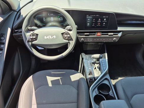 Used 2025 Kia Niro LX FWD image 26