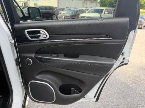 Used 2018 Jeep Grand Cherokee Summit AWD/4WD image 38
