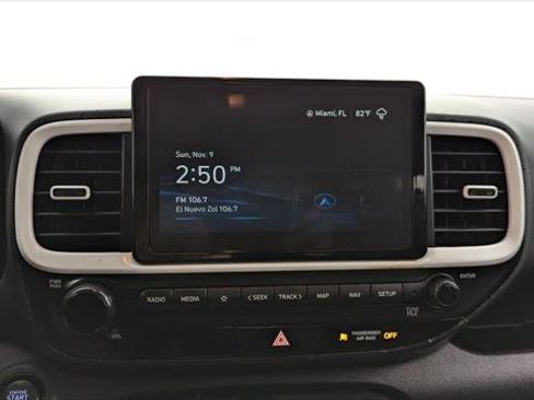 Used 2023 Hyundai Venue Limited image 26