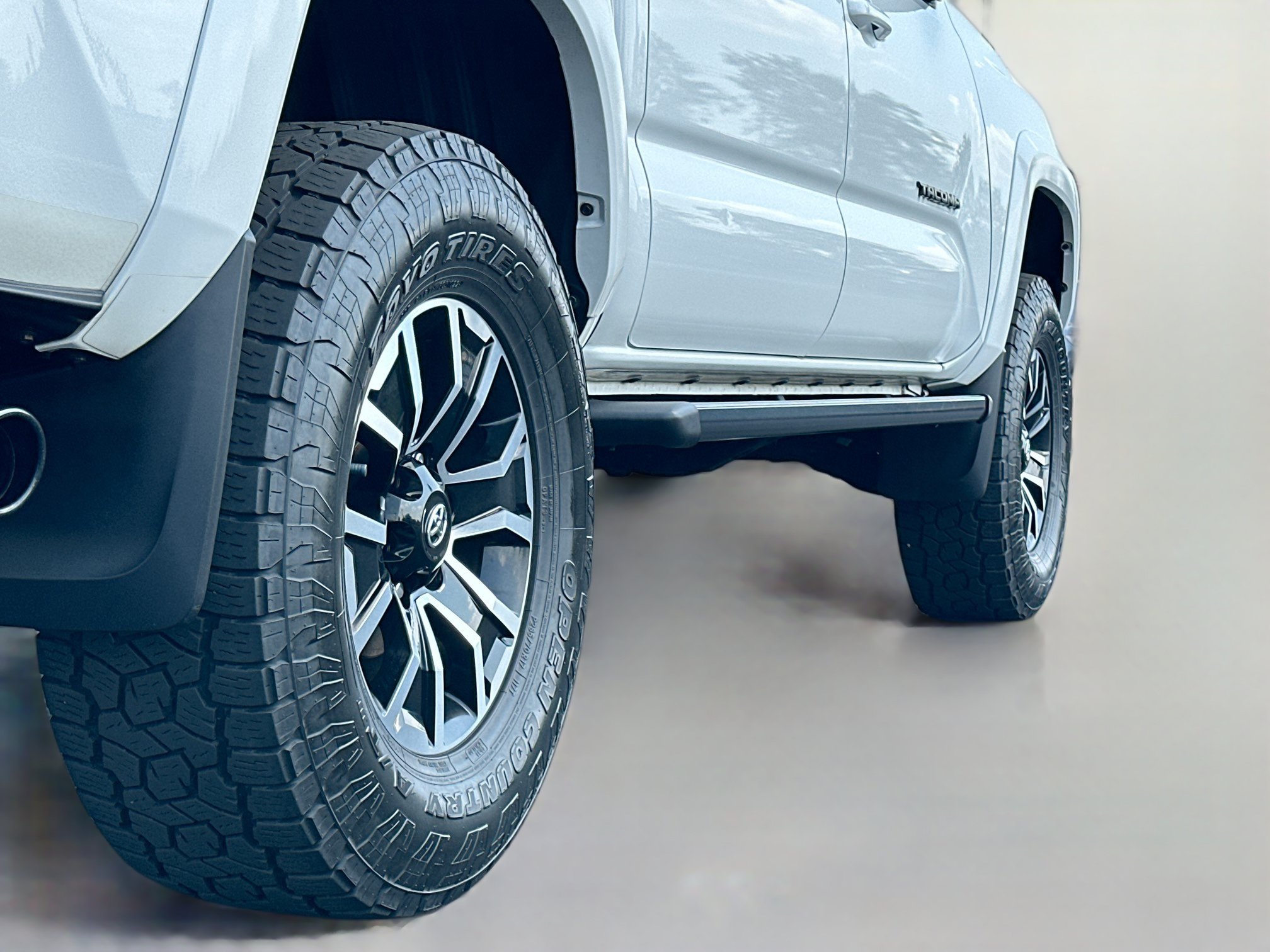 Used 2021 Toyota Tacoma TRD Sport w/ TRD Premium Sport Package AWD/4WD image 15