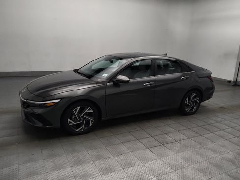 Used 2025 Hyundai Elantra Limited FWD image 2