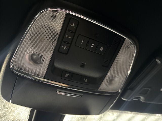 Used 2020 Dodge Charger Scat Pack RWD image 12