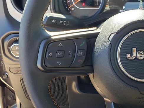 Used 2025 Jeep Gladiator Sport image 22