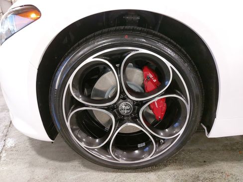 New 2025 Alfa Romeo Giulia AWD w/ Veloce Package AWD image 36