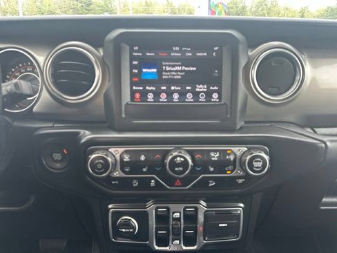 Used 2018 Jeep Wrangler Unlimited Sahara w/ Dual Top Group AWD/4WD image 23