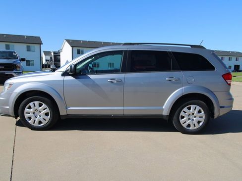 Used 2018 Dodge Journey SE FWD image 16