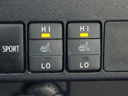 Used 2018 Toyota RAV4 Limited image 8