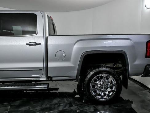 Used 2017 GMC Sierra 2500 Denali w/ Duramax Plus Package AWD/4WD image 7