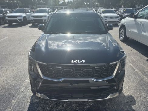 Used 2024 Kia Sorento S image 2