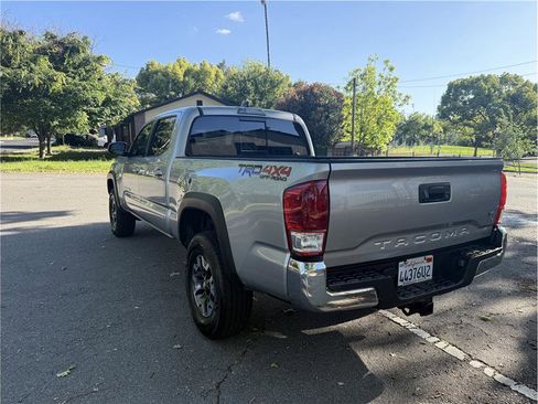 Used 2017 Toyota Tacoma TRD Off-Road w/ Tow Package AWD/4WD image 3