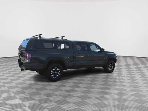 Used 2022 Toyota Tacoma TRD Off-Road w/ TRD Premium Off Road Package AWD/4WD image 8