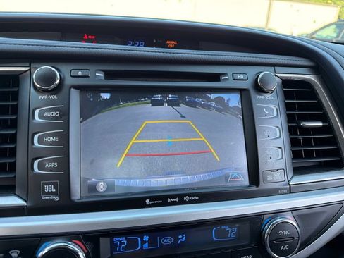Used 2018 Toyota Highlander Limited Platinum AWD/4WD image 12