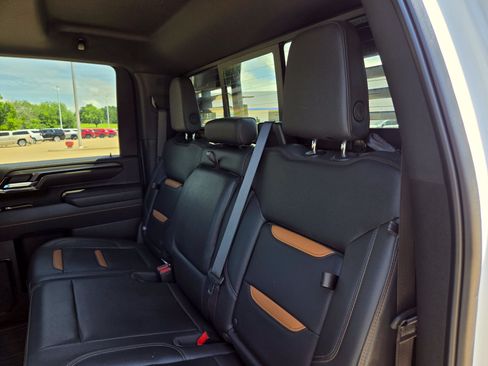 Used 2025 GMC Sierra 2500 AT4 w/ AT4 Premium Plus Package AWD/4WD image 31