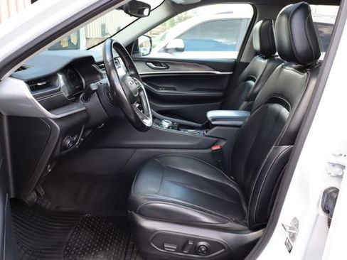 Used 2021 Jeep Grand Cherokee L Limited AWD/4WD image 11