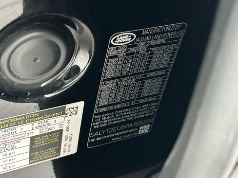 Used 2023 Land Rover Range Rover Velar R-Dynamic S image 32