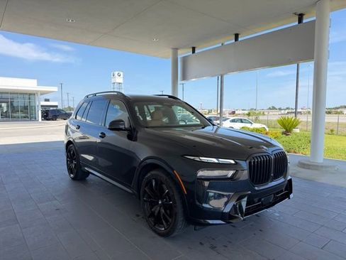 Used 2023 BMW X7 xDrive40i w/ M Sport Package AWD/4WD image 4