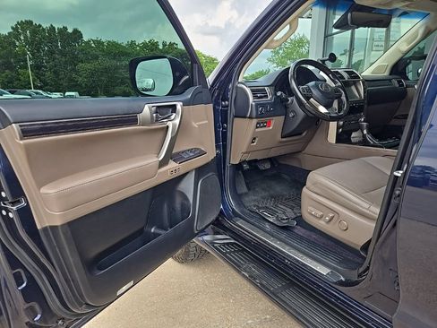 Used 2020 Lexus GX 460 Premium w/ Premium Package AWD/4WD image 31