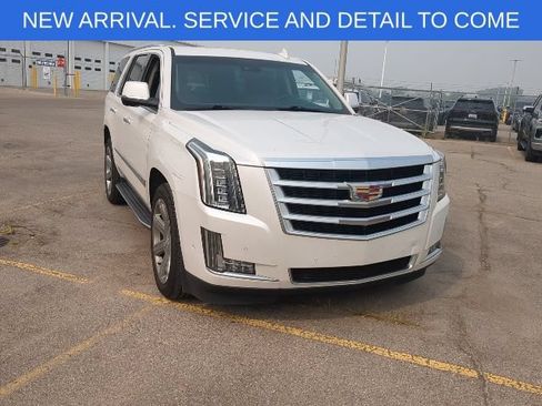 Used 2019 Cadillac Escalade Luxury AWD/4WD image 7