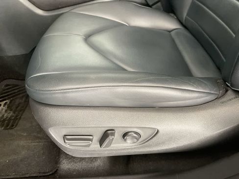 Used 2022 Toyota Highlander XLE image 12