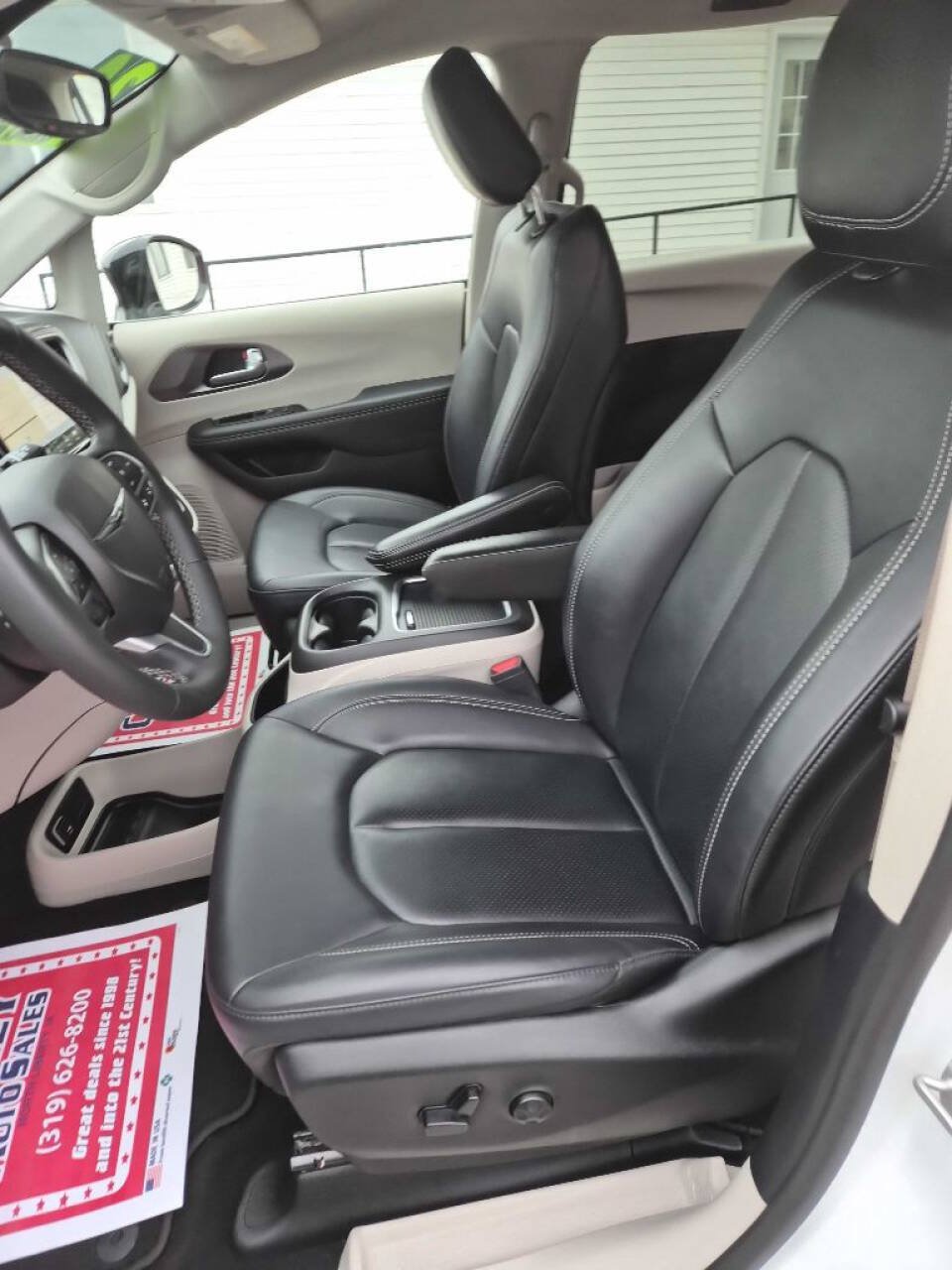 Used 2024 Chrysler Pacifica Limited FWD image 12