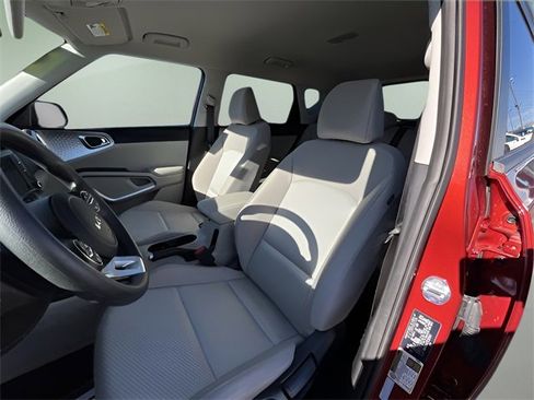 Used 2025 Kia Soul LX w/ LX Technology Package image 12