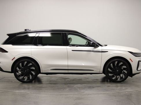 Used 2026 Lincoln Nautilus Black Label w/ Jet Appearance Package AWD/4WD image 9