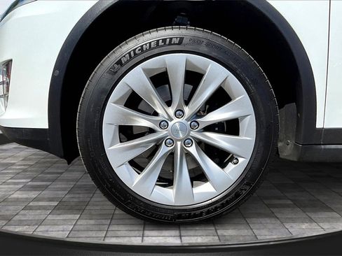 Used 2016 Tesla Model X 90D image 9