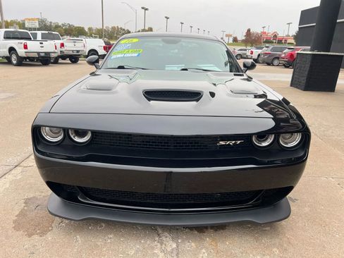 Used 2016 Dodge Challenger SRT Hellcat image 2