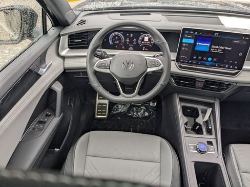 New 2026 Volkswagen Tiguan SE R-Line FWD image 23