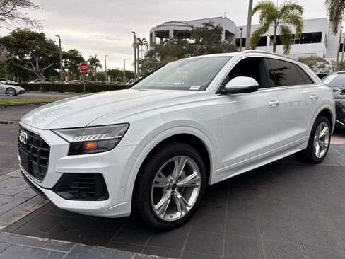 Used 2023 Audi Q8 Premium image 14