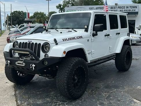 Used 2014 Jeep Wrangler Unlimited Sahara w/ Connectivity Group AWD/4WD image 12