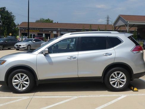 Used 2016 Nissan Rogue SV w/ SV Premium Package FWD image 2