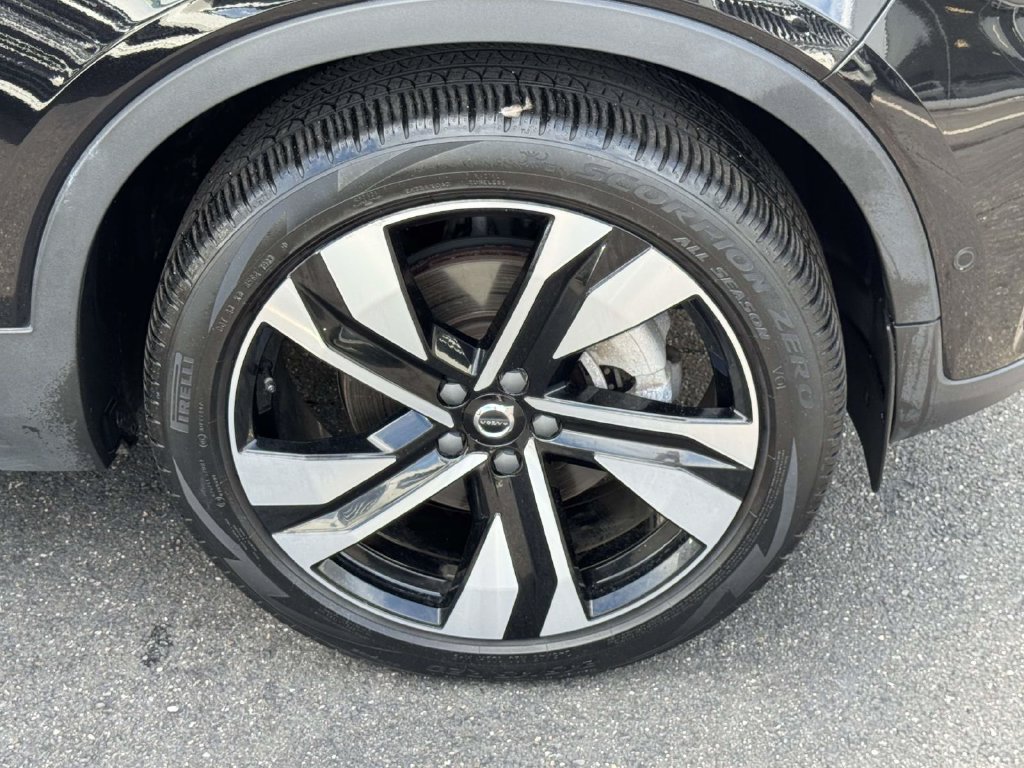 Certified 2024 Volvo XC40 B5 Plus w/ Protection Package Premier AWD/4WD image 6