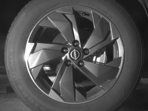 Used 2025 Nissan Rogue SV FWD image 13