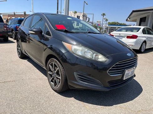 Used 2015 Ford Fiesta SE FWD image 1