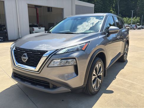 Used 2023 Nissan Rogue SV FWD image 7