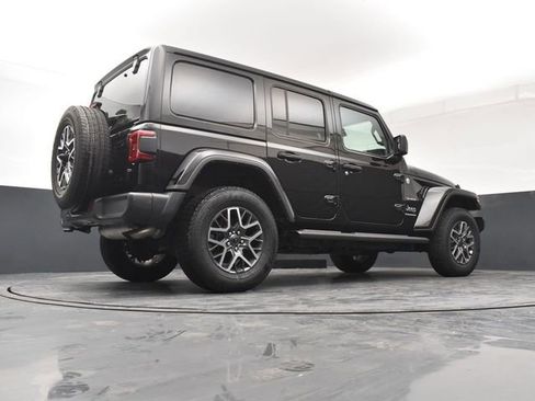 Used 2024 Jeep Wrangler Unlimited Sahara w/ Technology Group AWD/4WD image 23