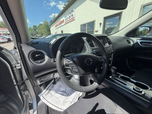 Used 2018 Nissan Pathfinder SV AWD/4WD image 12