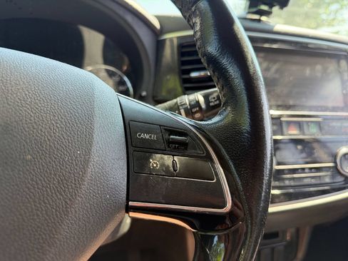Used 2017 Mitsubishi Outlander SE FWD image 16