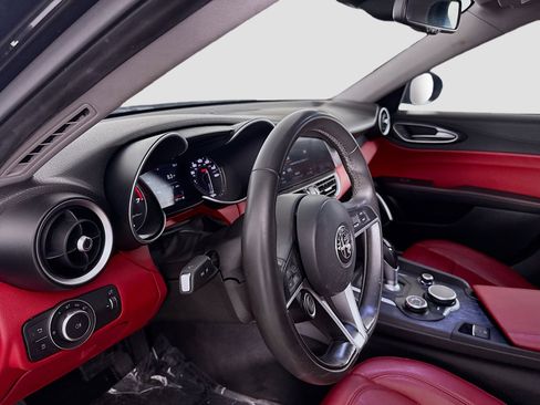 Used 2019 Alfa Romeo Giulia w/ Quick Order Package 22K Sport image 23