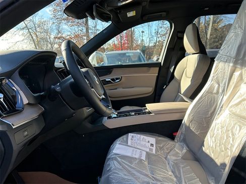 New 2026 Volvo XC90 B6 Plus w/ Protection Package Premier image 11