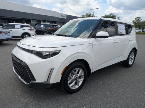 Used 2024 Kia Soul LX w/ Option Group 015 FWD image 8