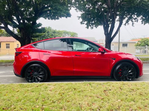 Used 2023 Tesla Model Y Performance image 7